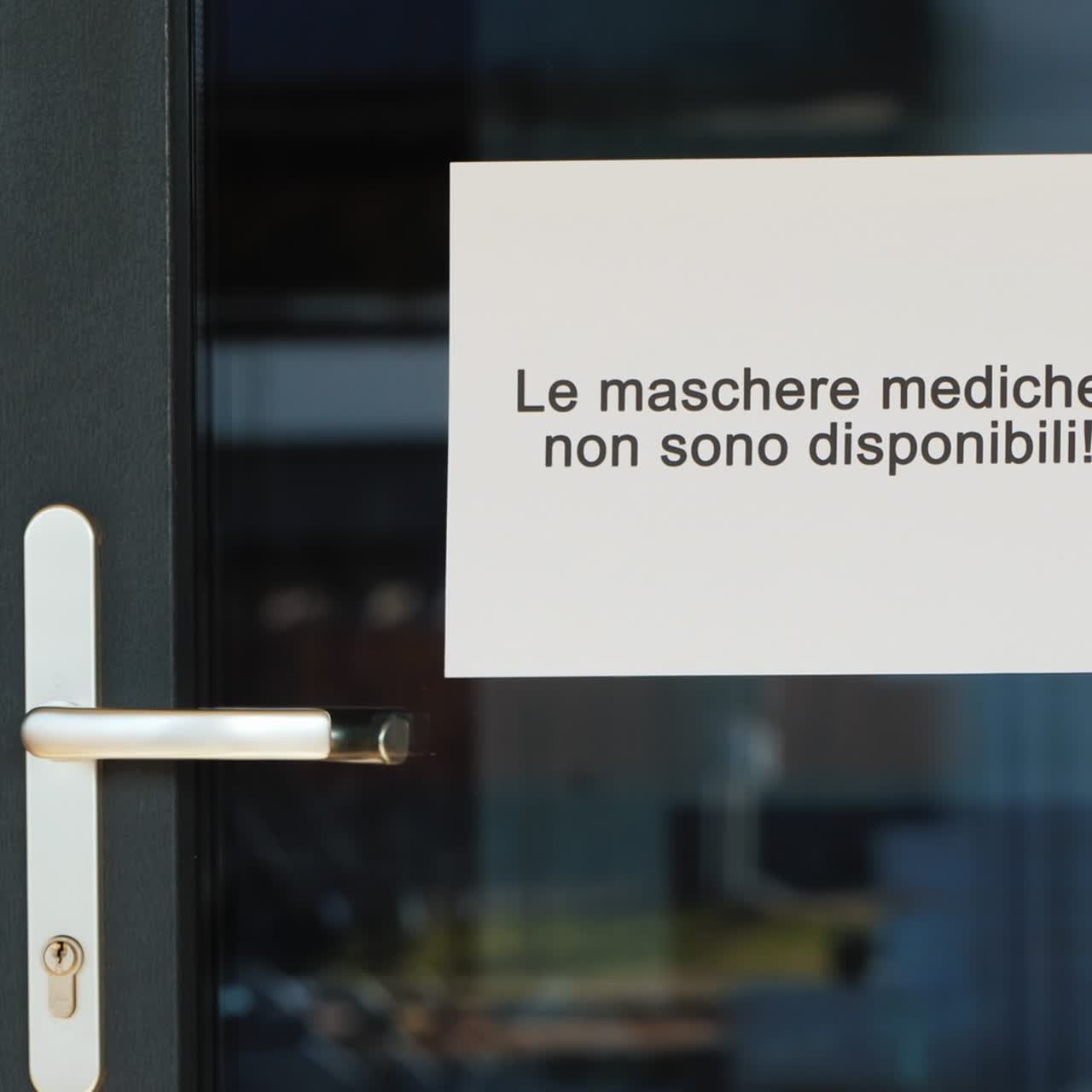Bildunterschrift: Der Mangel an medizinischen Masken im Handel
