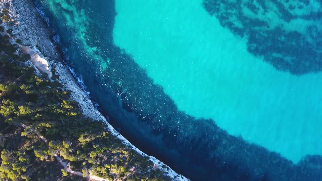 Veduta aerea della splendida costa spagnola a Maiorca, Spagna - Isole Baleari