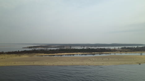 Serene-View-Of-Mewia-Lacha-Nature-Reserve-In-Sobieszewo-Island,-Over-Bay-Of-Gdansk,-Baltic-Sea,-Poland