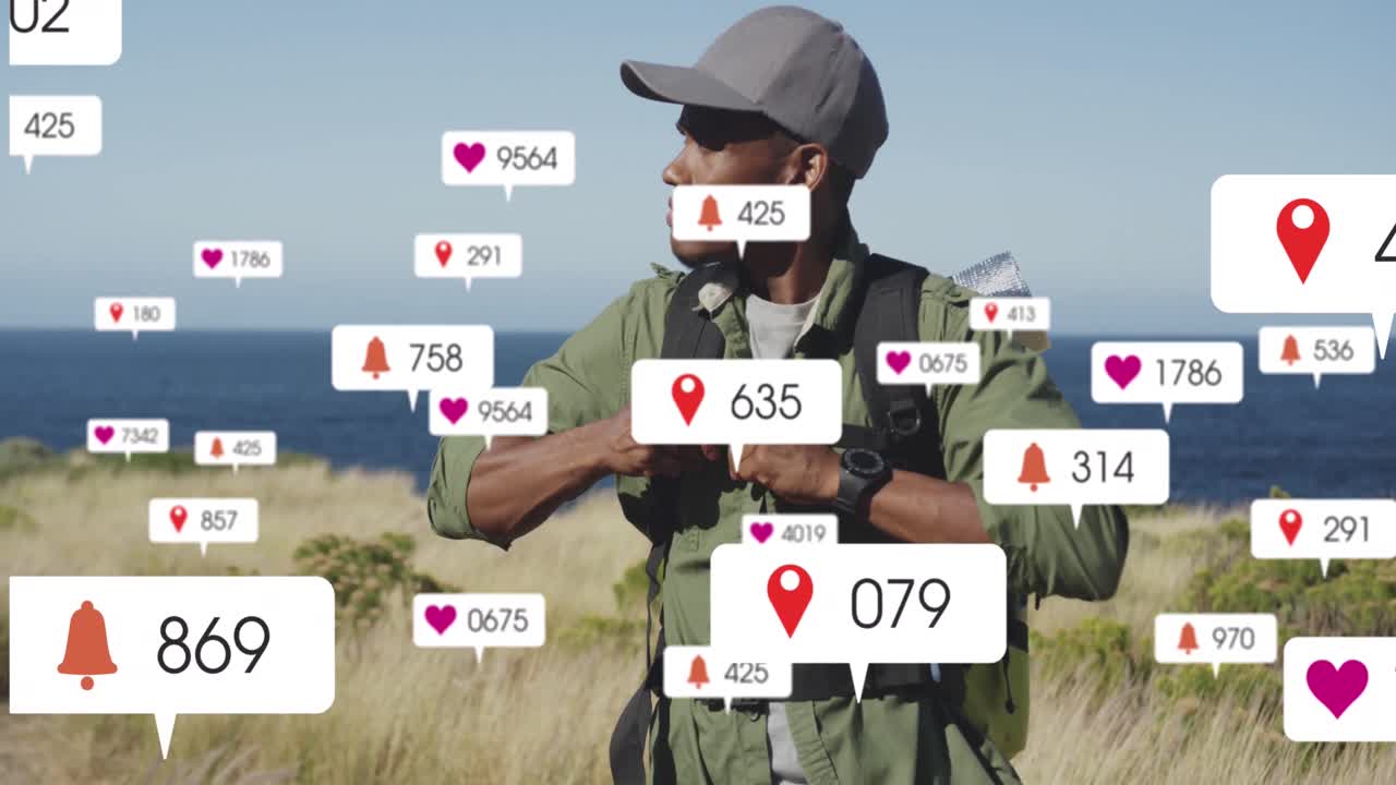 animación de iconos de las redes sociales sobre un hombre afroamericano apretando su mochila mientras caminaba