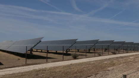 paisaje de paneles solares, para transformar la energía solar