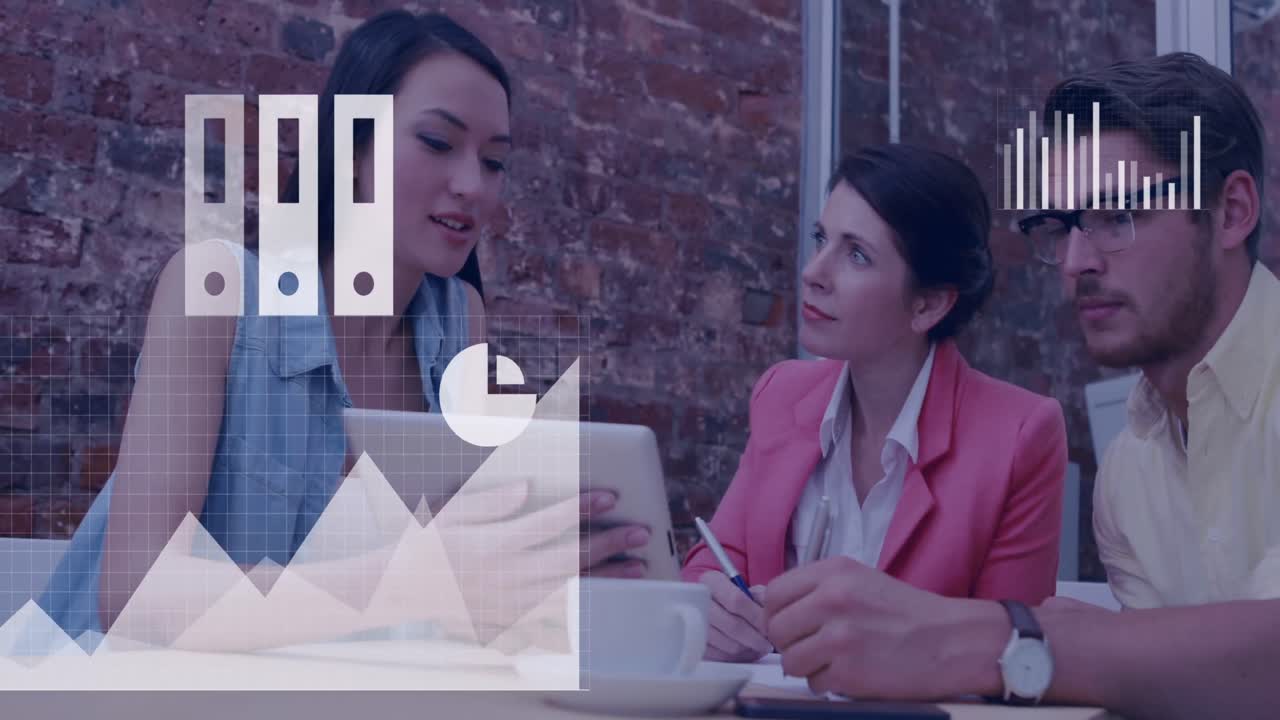 animación del procesamiento de datos financieros en diversos grupos de empresarios