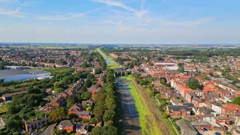 boston, lincolnshire: historyczne brytyjskie miasto handlowe świętowane jako miejsce narodzin ojców pielgrzymów