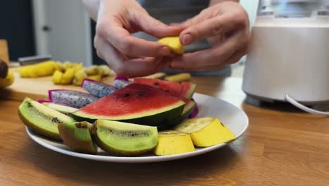 preparing a fruit smoothie