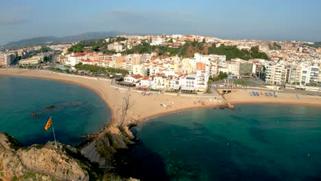 Luftbild-Mit-Drohne-Von-Blanes,-An-Der-Costa-Brava-Von-Girona,-Hauptstrand,-La-Palomera