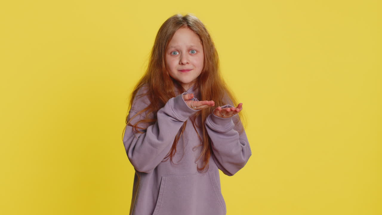 Girl raising hands asking what why reason of failure anti lifehacks ridicules disbelief irritation