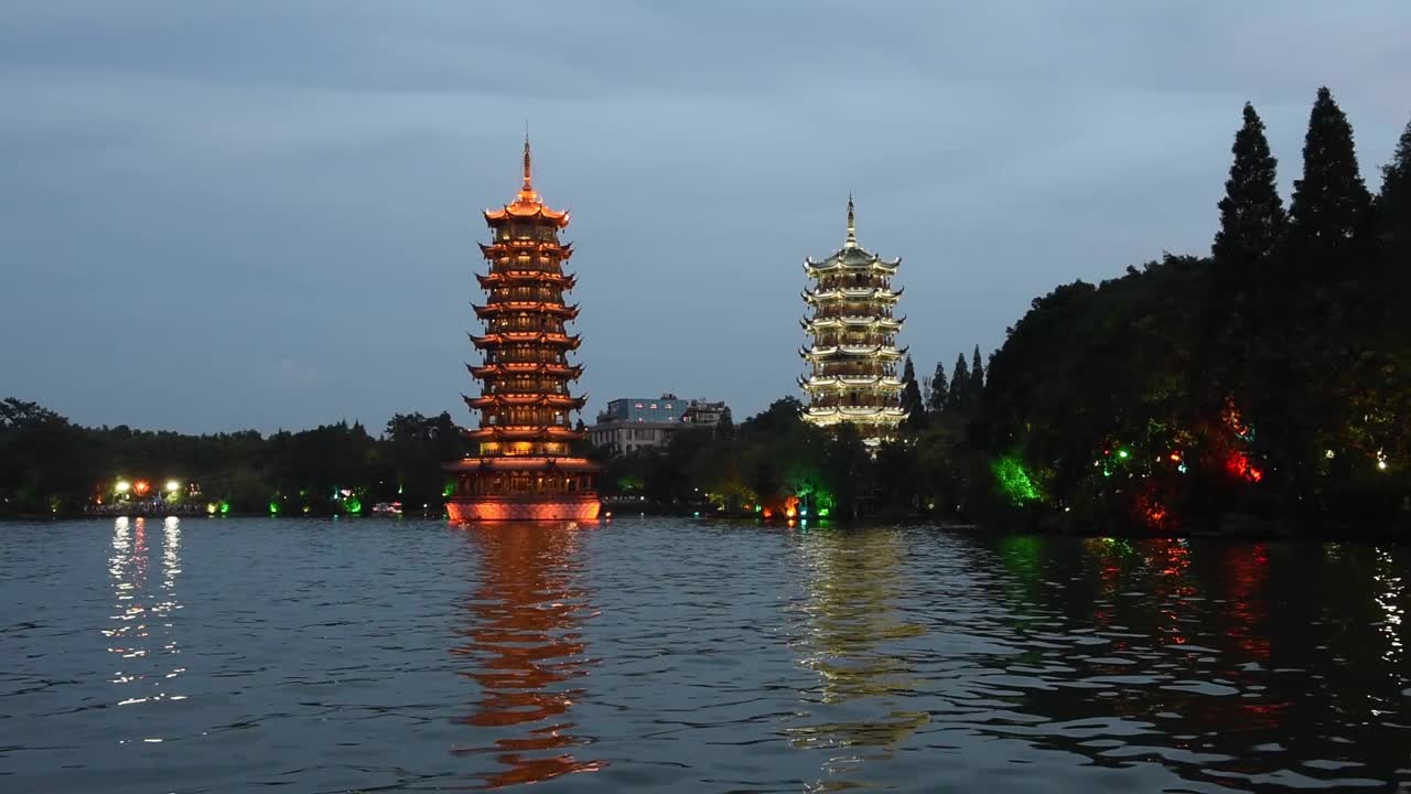 The Sun and Moon Pagodas on Shan Hu Lake in Guilin, Guangxi, China, are iconic twin towers and popular tourist attractions, together forming one of the city’s most famous cultural landmarks