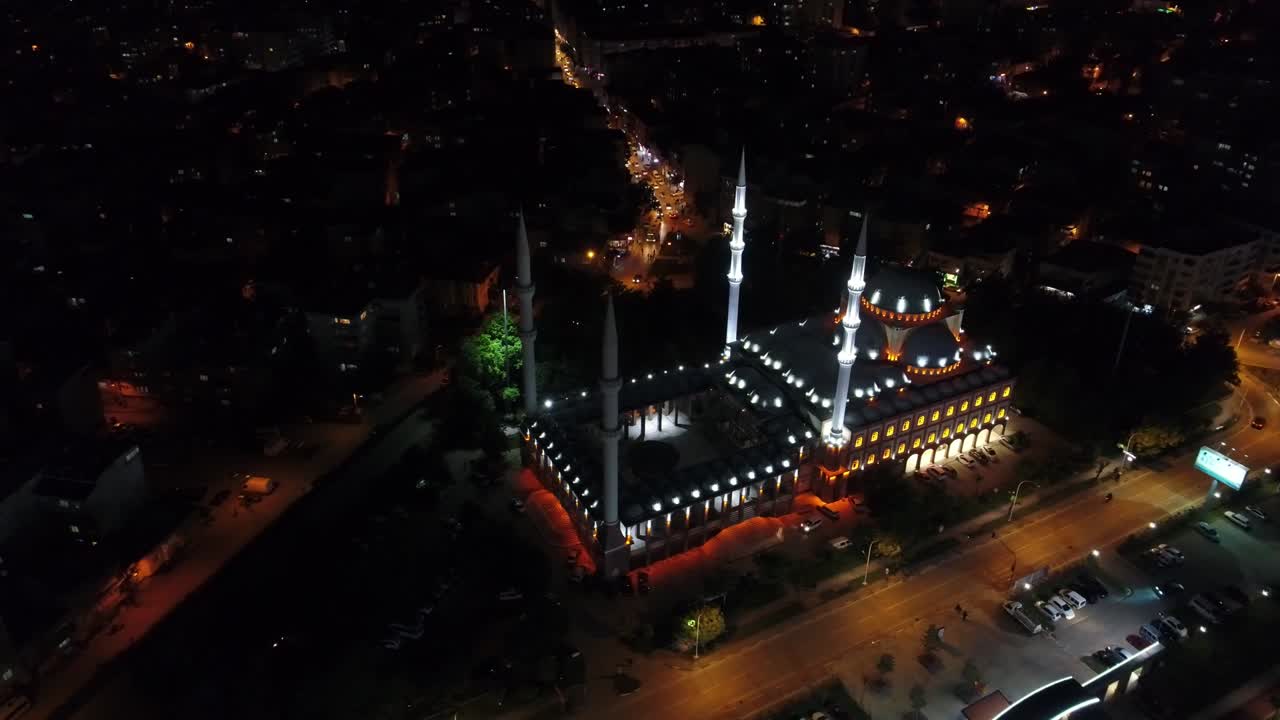 vista aérea de la ciudad y la mezquita
