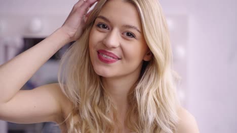retrato de una mujer feliz