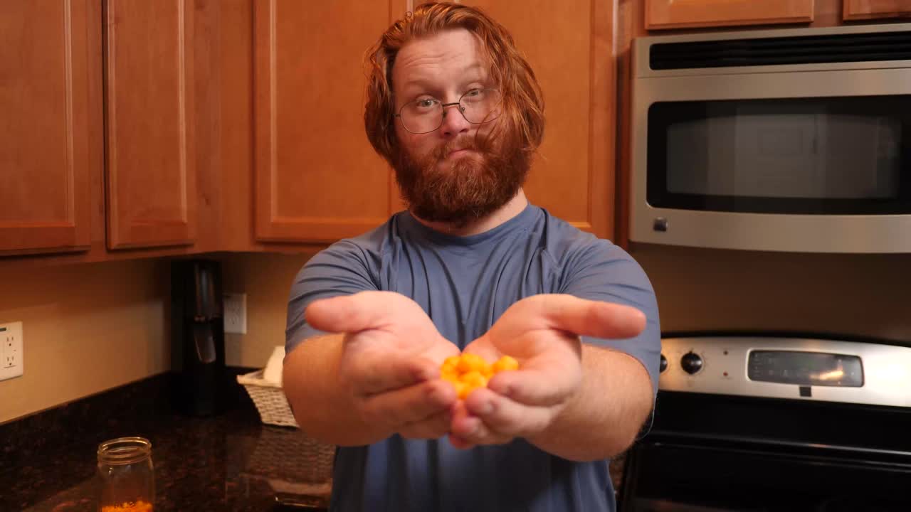 демонстрация протеиновых пухов из сыворотки.