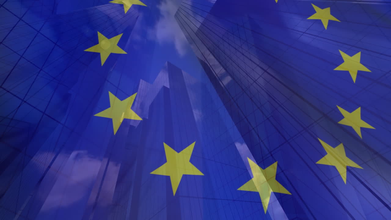 Bandiera UE con moderni edifici per uffici sullo sfondo