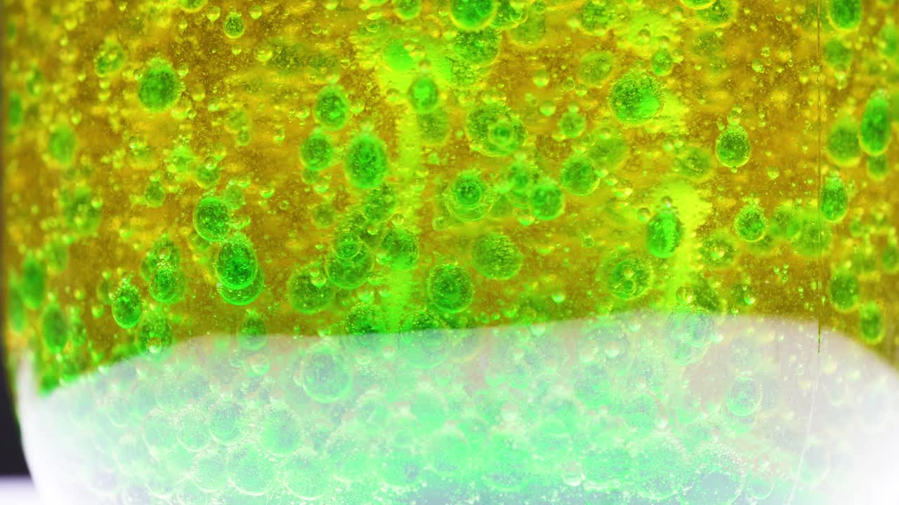 다채로운 액체 거품 실험