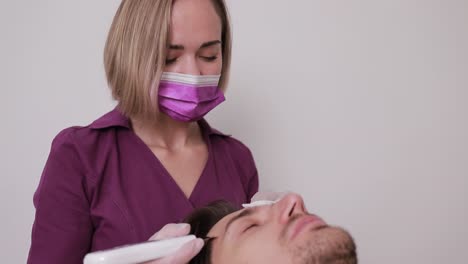 sesión de tratamiento facial