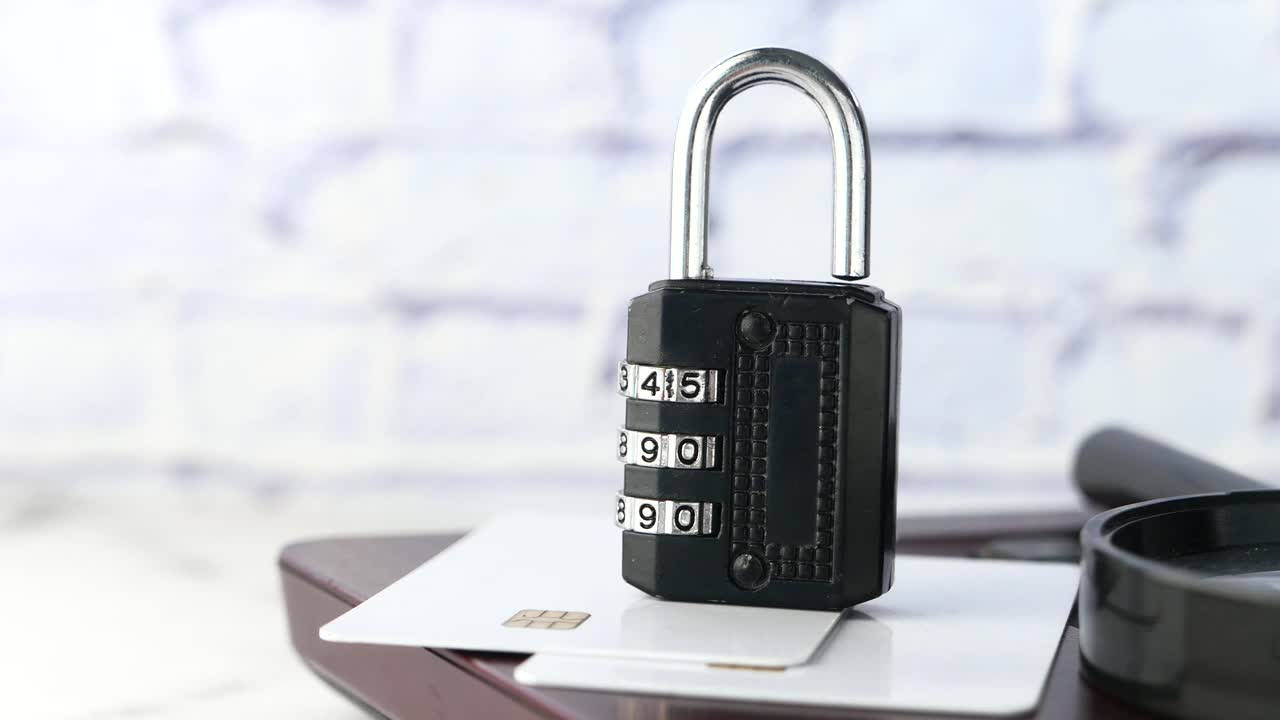 조합 잠금 및 신용 카드