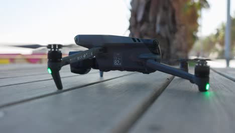 dji mavic 3 pro drone imóvel em uma mesa de madeira