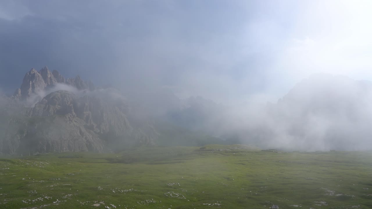 국립 자연 공원 도로미티스 알프스 산맥에 있습니다. 이탈리아의 아름다운 자연.