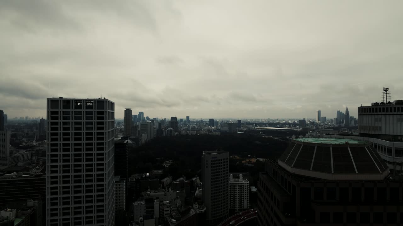 lapso de tiempo de un horizonte nublado de la ciudad de tokio