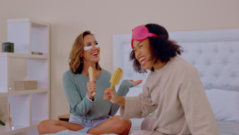 feliz, pijama y amigos cantando con pinceles