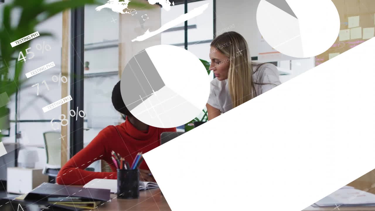 анимация обработки данных и диаграммы над различными деловыми людьми, разговаривающими в офисе