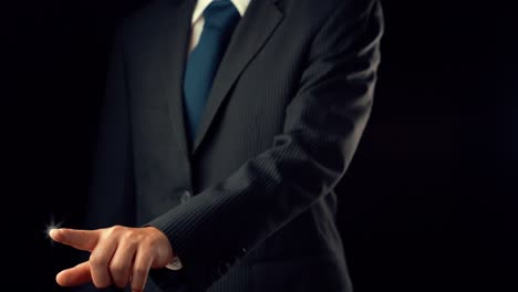 empresario dibuja finanzas gráfico alusivo que muestra el crecimiento de las ganancias comerciales