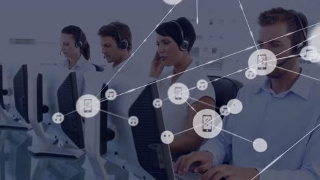 animación de la red de conexión con iconos sobre personas de negocios que usan auriculares de teléfono