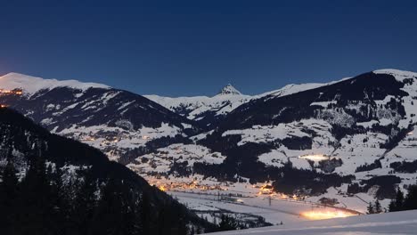 Time-lapse-of-mountain-panorama-of-a-snowy-ski-resort-at-night