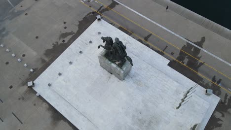 4K-Drone-clip-of-the-Statue-of-Alexander-The-Great-in-Northern-Greece,-Thessaloniki