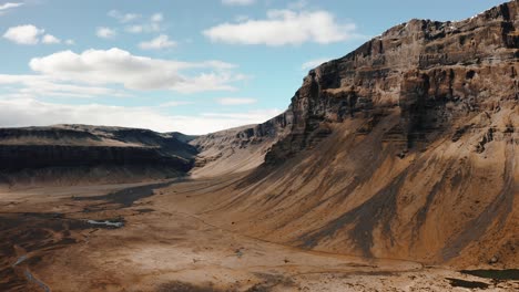 Majestuoso-Vuelo-Aéreo-A-Través-Del-épico-Paisaje-De-Islandia-4k