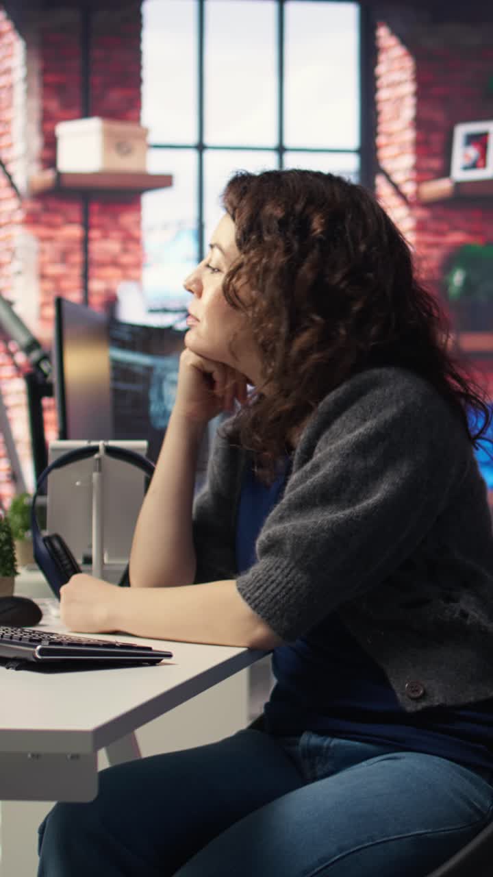 Vertical Video Teleworking developer using computer for artificial intelligence brain