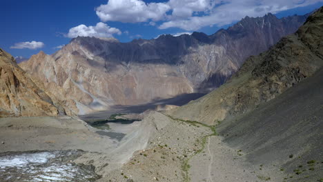 amplia toma aérea de passu cones pakistan, amplia toma cinematográfica de drones