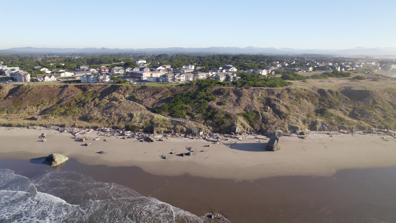 toma aérea escénica de 4k viendo la playa escénica en bandon, oregon