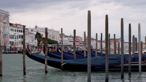 Venedig-Gondeln-Auf-Dem-Canal-Grande-4k