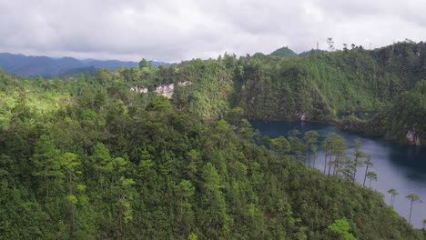 Toma-Cinemática-Aérea-De-Cinco-Lagos,-Parque-Nacional-Montebello,-Chiapas