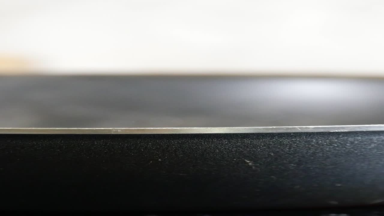 пустая черная сковородка