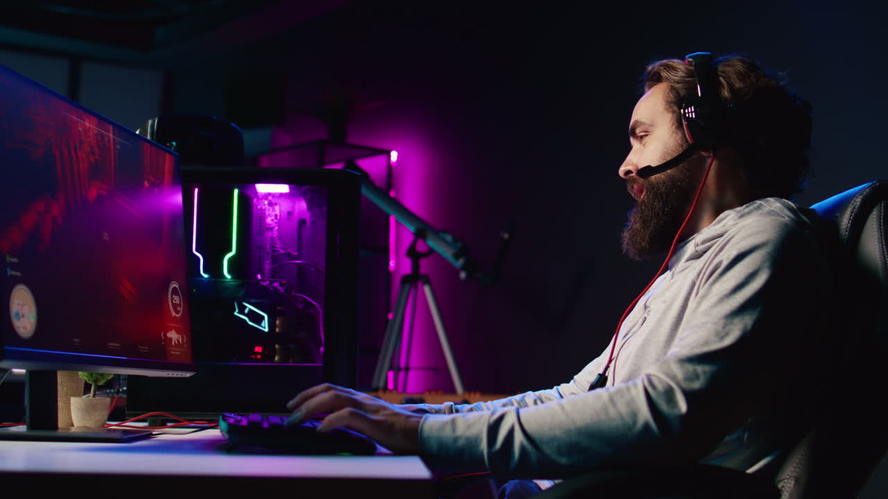 jugador profesional compitiendo en un intenso videojuego multijugador en línea con sus amigos, disparando a enemigos