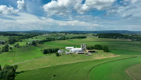 Natural-beautiful-of-rural-farmland-in-USA