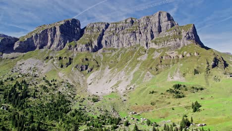 alto pico de roca de piedra alpes de braunwald glarnerland suiza
