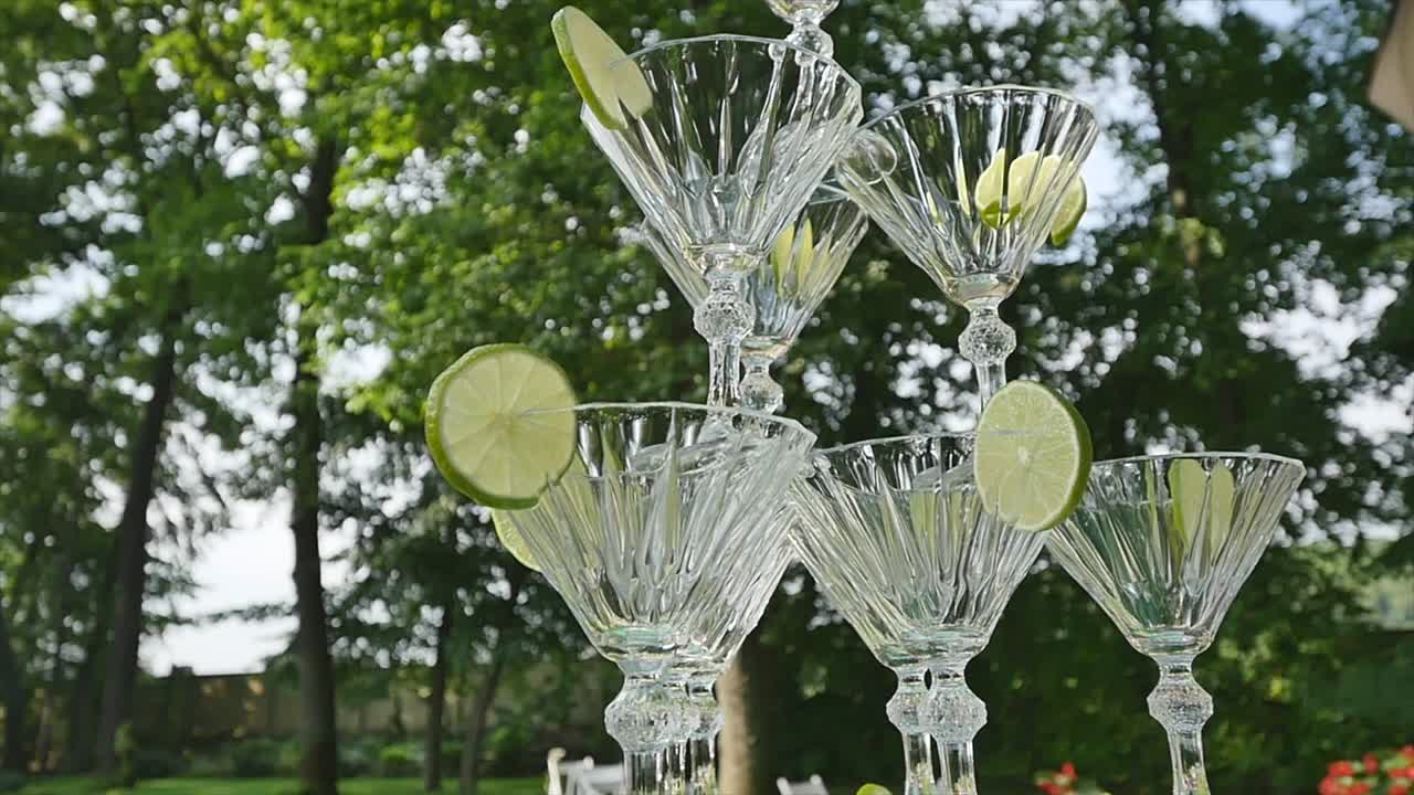 결혼식 장식, 결혼식 아치 안경