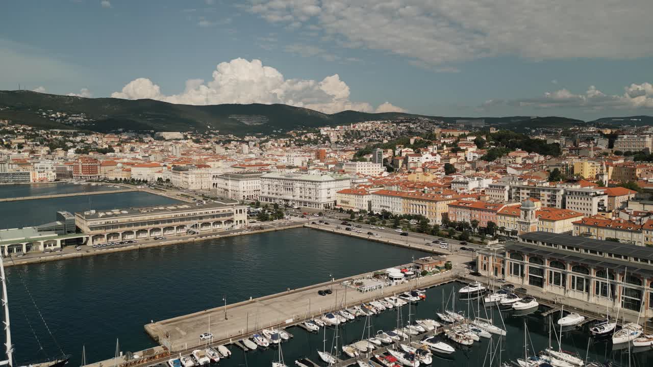 Marina San Giusto nella città e nel porto di Trieste, Italia nord-orientale.