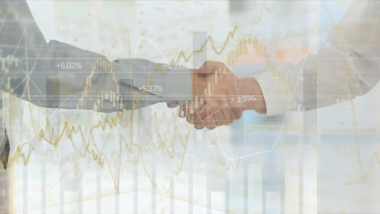 Elaborazione di dati finanziari con sullo sfondo uomini d'affari che si stringono la mano.