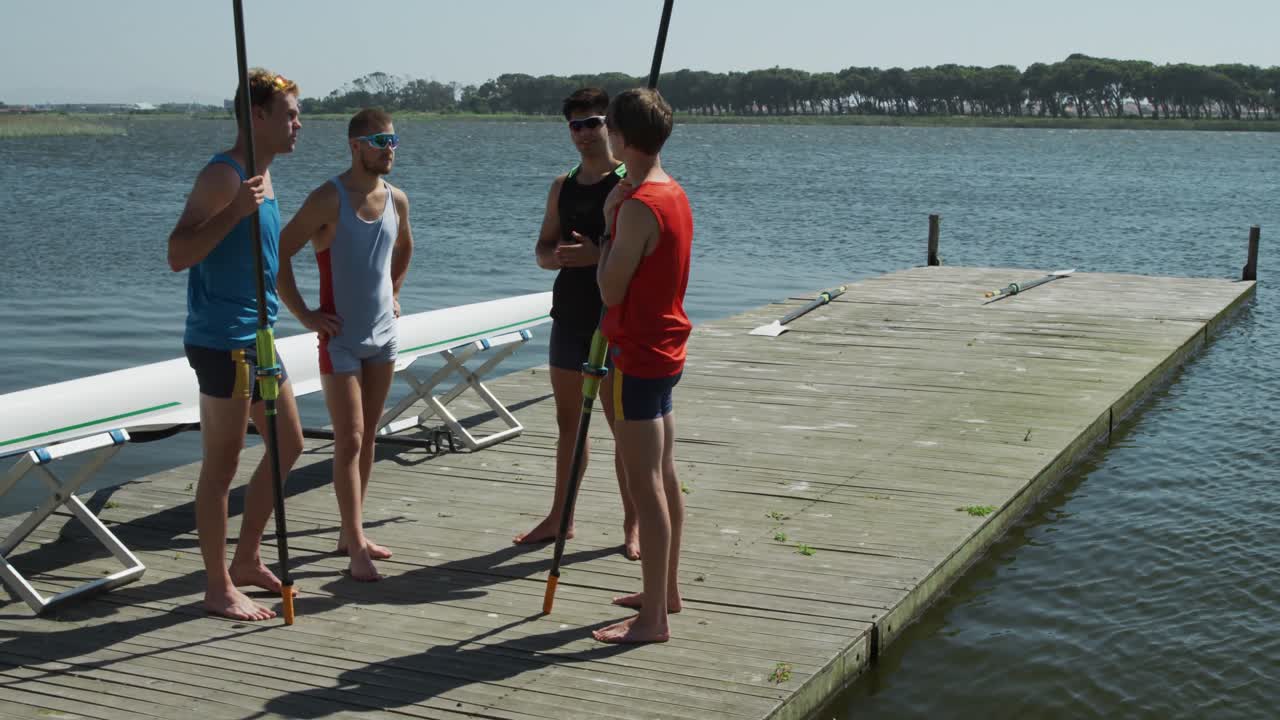 부두 에서 논의 하고 있는 남성  ⁇ 러 의 측면 전망