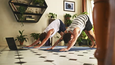 Machen-Sie-Yoga,-Wo-Sie-Möchten,-Dank-Des-Internets