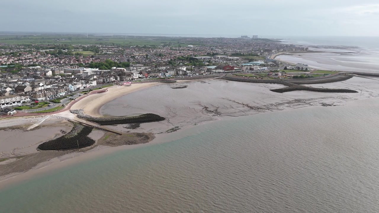 Lungomare e spiaggia di Morecambe, Regno Unito, ripresa aerea introduttiva