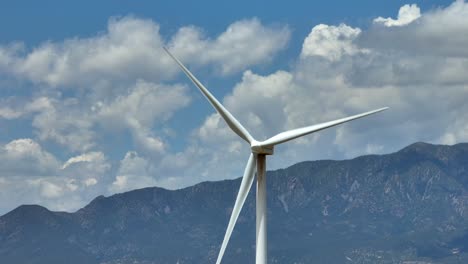 wind turbine spinning in usa