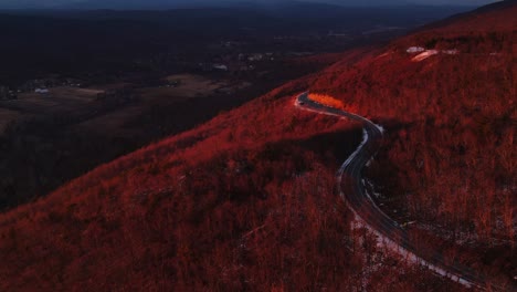 Hyperlapse-Einer-Malerischen-Bergstraße-Während-Des-Sonnenuntergangs-In-Den-Appalachen-Im-Herbst-Oder-Herbst