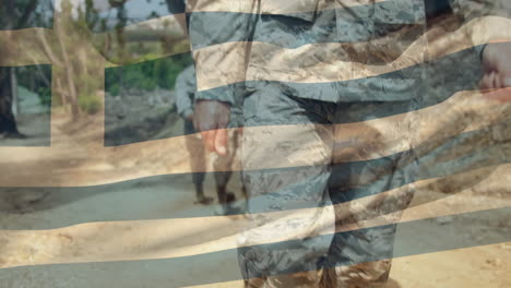 animación de la bandera de grecia sobre soldados masculinos en uniforme que marchan