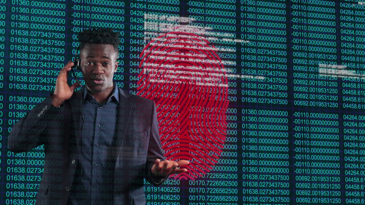 hombre de negocios hablando por teléfono se dirigió a un escáner biométrico de huellas dactilares contra la codificación binaria