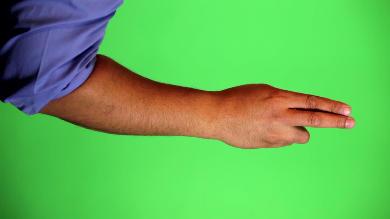 un brazo frente a una pantalla verde para ser tecleado y usado a voluntad