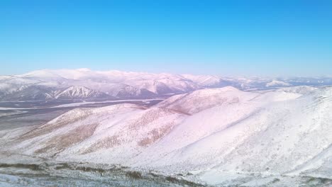 montañas de invierno desde la vista de un pájaro 4k