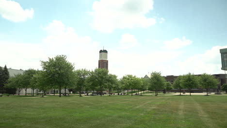 Torre-Del-Reloj-Gvsu-En-Allendale-Michigan-Almacen-De-Metraje-De-Video-Grand-Valley-State-University